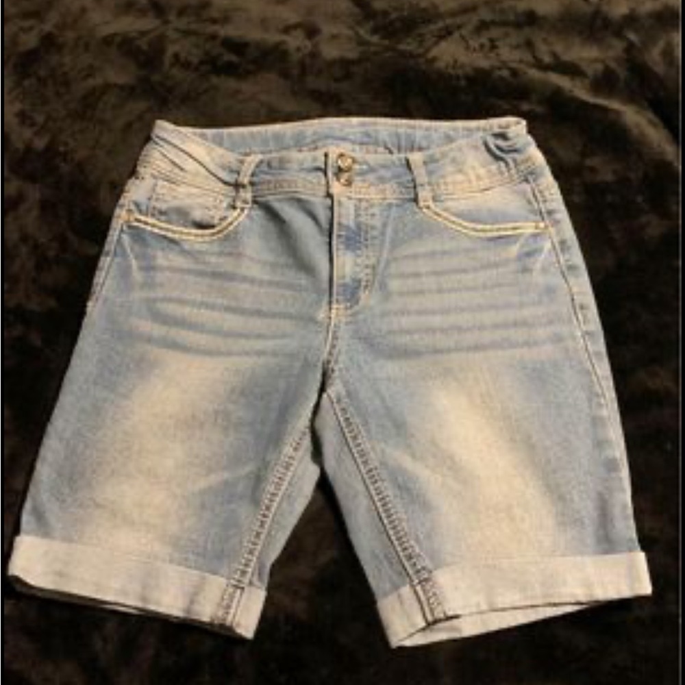 Jolt Womens’s Shorts White washed with Lace design pockets Size 3 x 5”